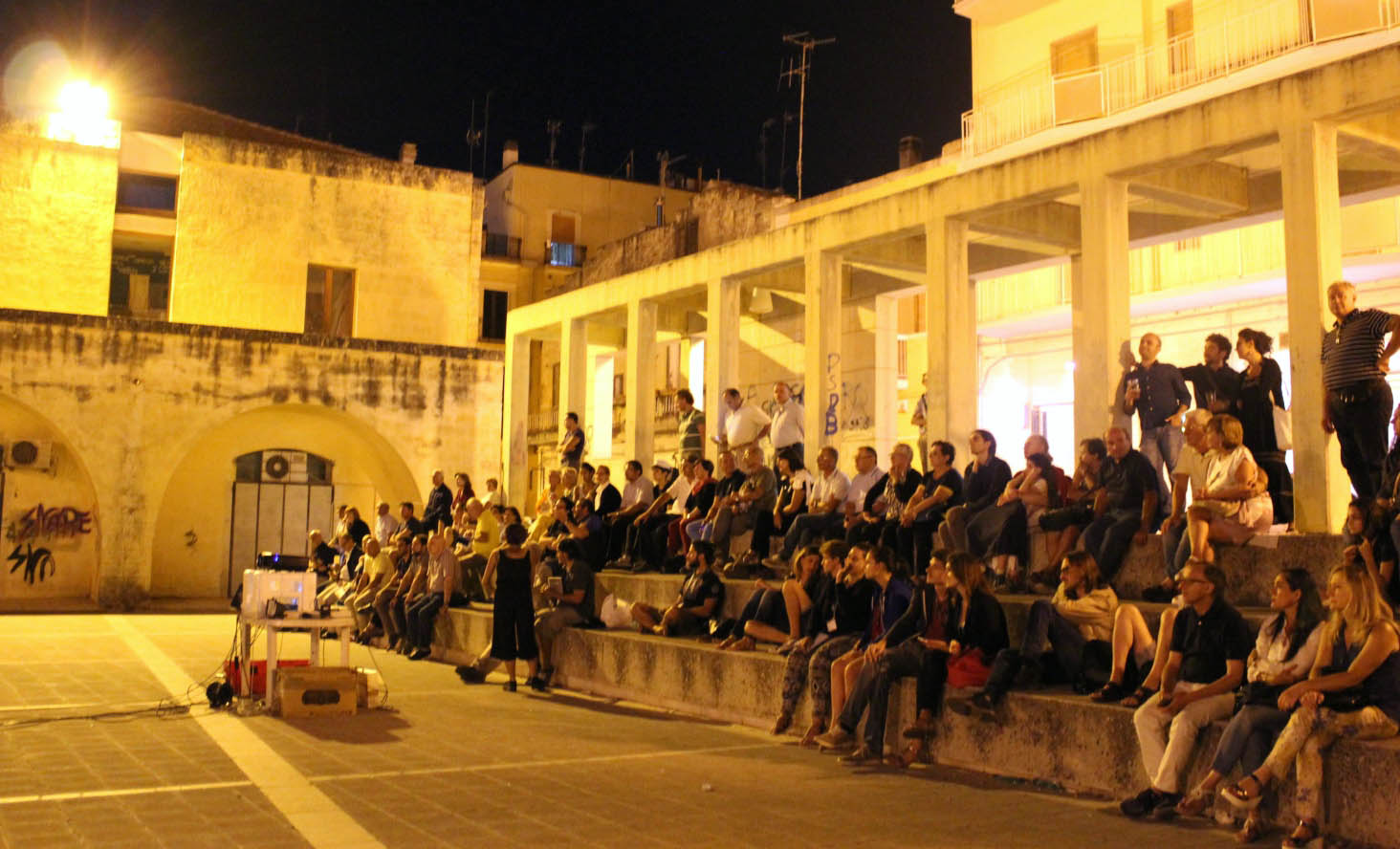 Ultima sera in piazza Firrao a Matera