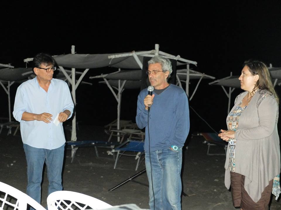 Salvatore Verde con il presidente della giuria Aurelio Grimaldi,  alla presentazione del suo film "Alicudi nel vento" (2015)