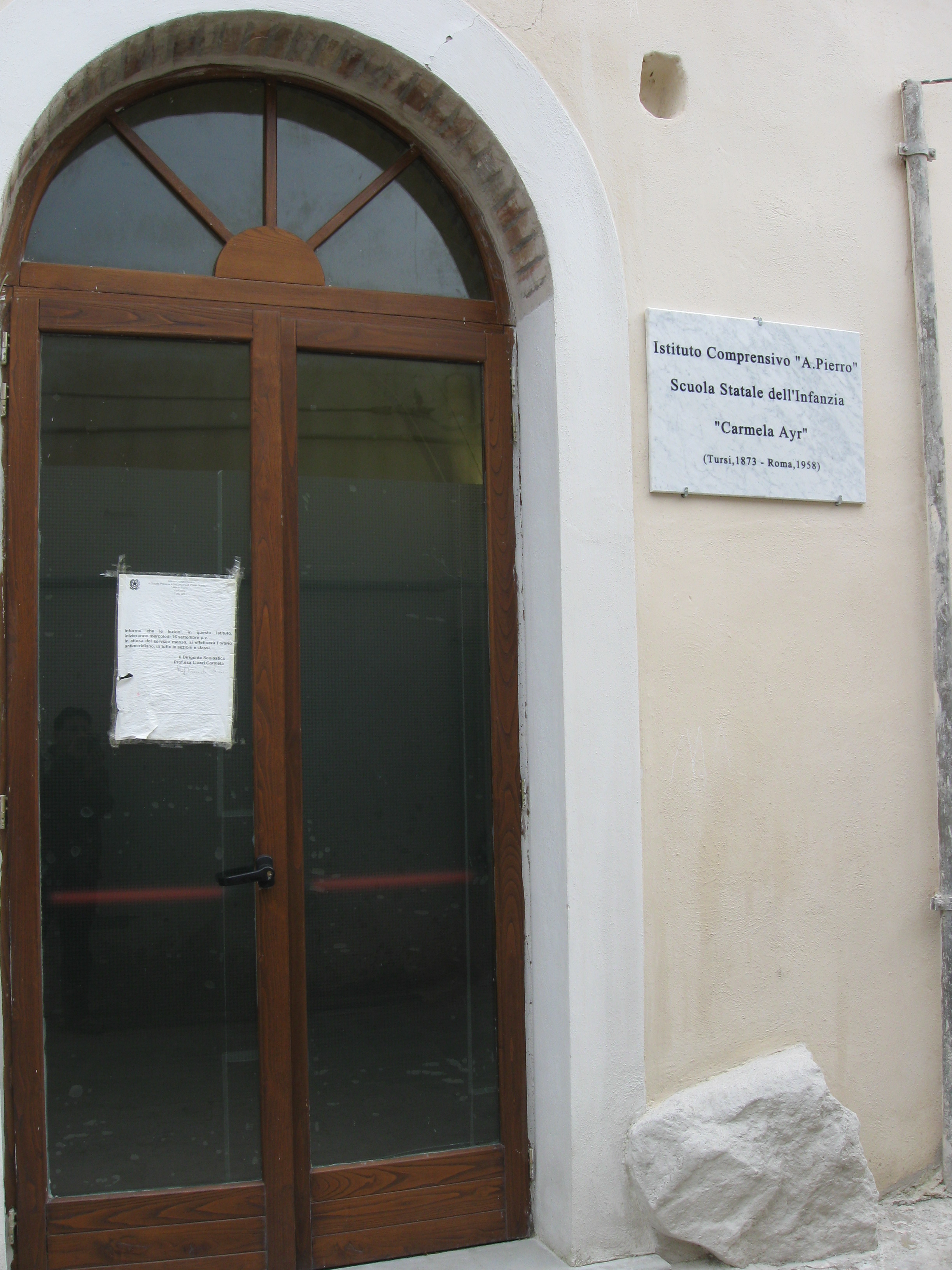 Ingresso della scuola dell'Infanzia soppressa definitivamente